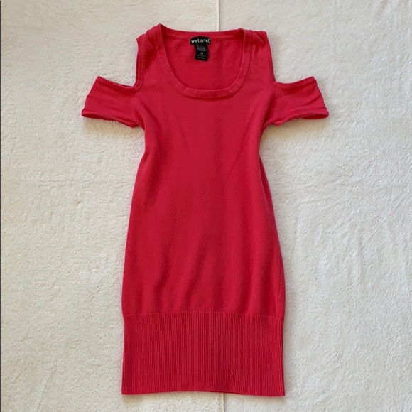 Cold Shoulder Tunic Top - Picture 7 of 7